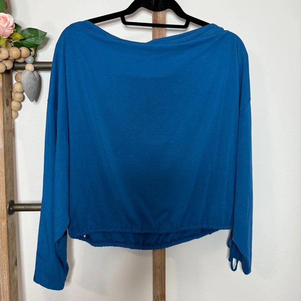 Athleta Blue Boat Neck Dolman Sleeve Cinched Hem Crop Top Women's Medium - Picture 5 of 9